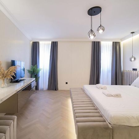 Luxury Villa Christian ウマグ エクステリア 写真