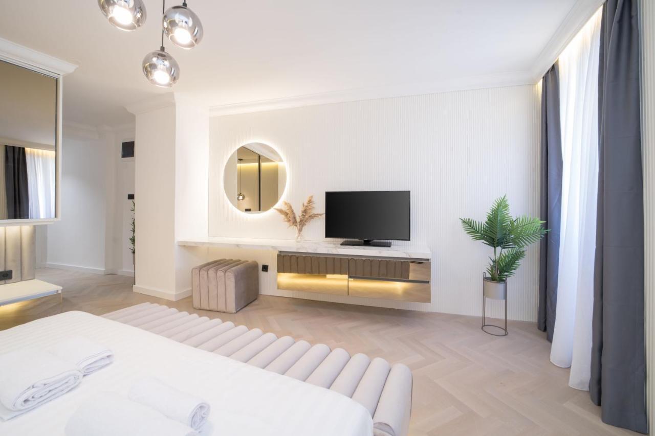 Luxury Villa Christian ウマグ エクステリア 写真