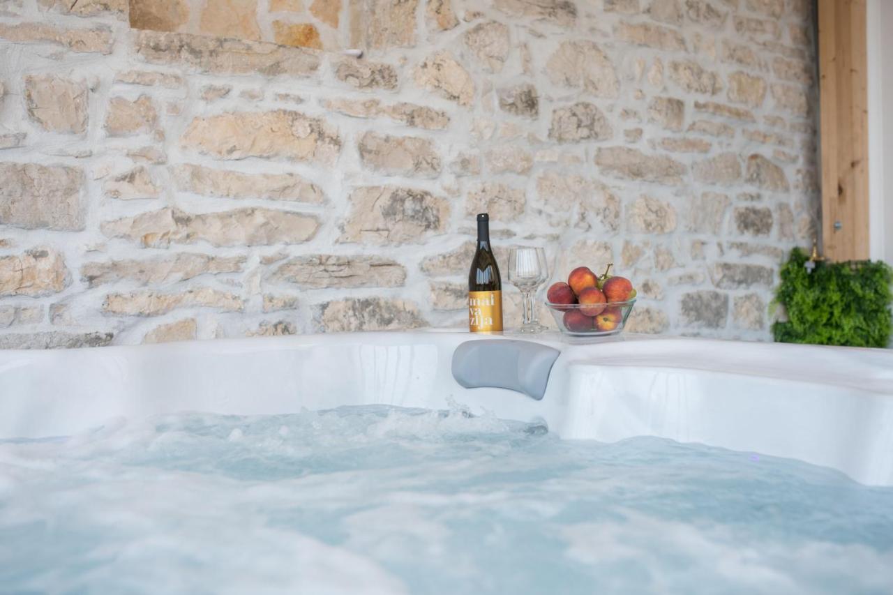 Luxury Villa Christian ウマグ エクステリア 写真