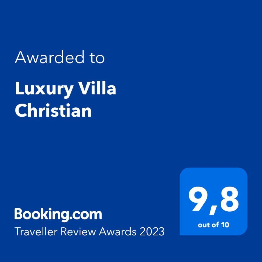 Luxury Villa Christian ウマグ エクステリア 写真